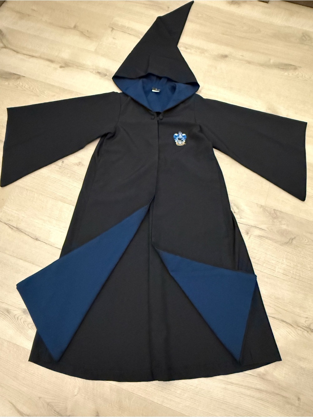 Ravenclaw™ Youth Robe - Picture 3 of 5